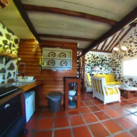 Adorable Near Da Vitoria With Fireplace 29 M² Semesterbostad
