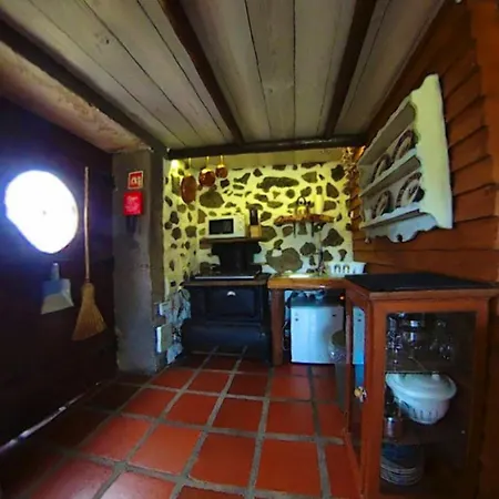 Adorable Near Da Vitoria With Fireplace 29 M² Semesterbostad